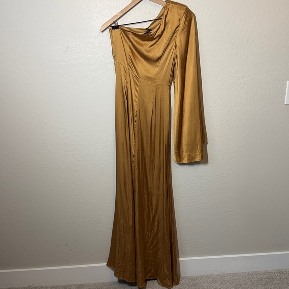 NWT Michael Costello x REVOLVE Mae One Shoulder Evening Gown in Gold Size Small - Picture 10 of 10